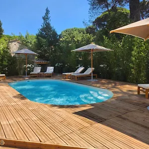 Le Clos De La Pinede Et Ses Superbes 300 E Par Chambre Couette-café